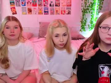 Watch Merlizz Eva Jane Mila Nicole (left to right ) live webcam Merlizz Eva Jane Mila Nicole (left to right ) live webcam