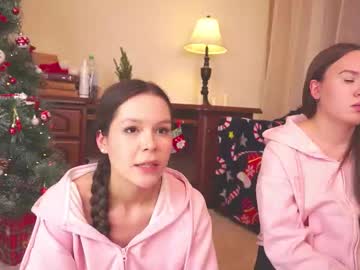 Lisa and Alice live webcam