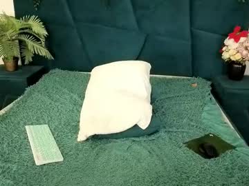 Watch Louie live webcam Louie live webcam